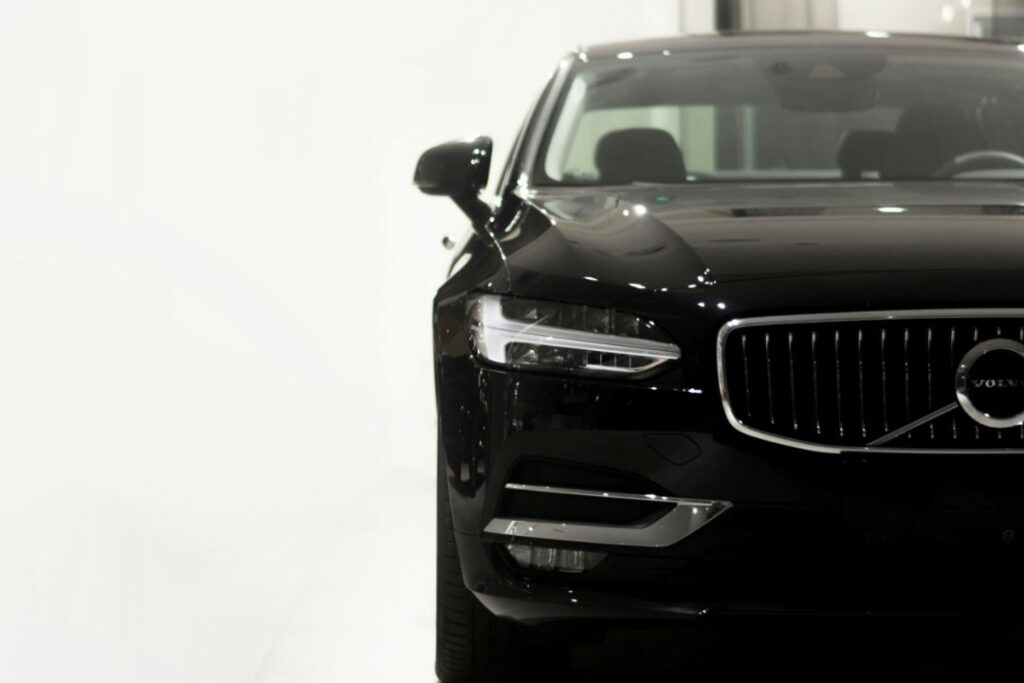 Front view of a Black Volvo S90 Saloon